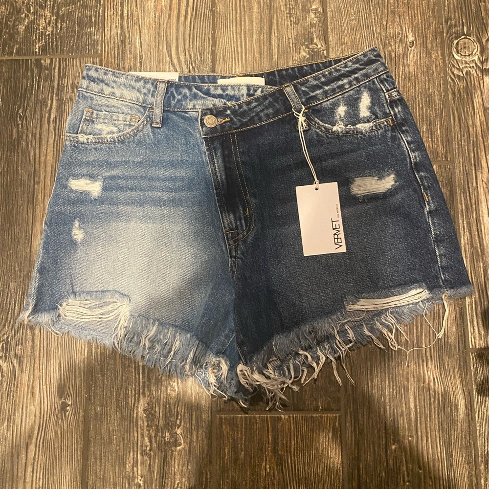 Vervet Sienna two tone short with cross over button. Size medium